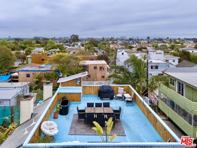 3110 Highland Avenue, Santa Monica CA: https://media.crmls.org/mediaz/c73caa54-3e0e-499b-a81b-0e38788320c9.jpg