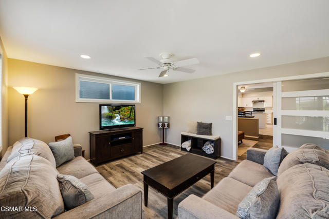 4471 Skyglen Court, Moorpark CA: https://media.crmls.org/mediaz/c73d5555-6921-4556-a654-bd90999be4c6.jpg