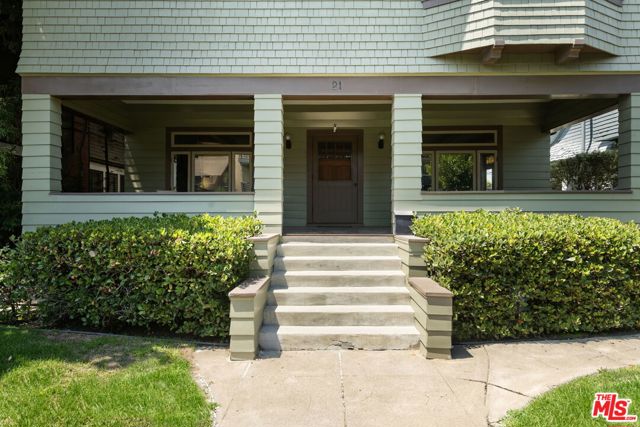 21 Park Avenue, Venice CA: https://media.crmls.org/mediaz/c73e2bbc-2d04-4d72-b704-8f38a97a9f6b.jpg