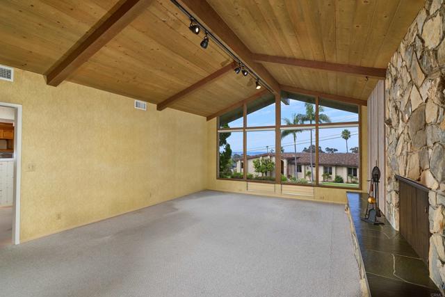 3190 Falcon Drive, Carlsbad CA: https://media.crmls.org/mediaz/c73e4108-acc0-4798-a73e-08c93f2566cc.jpg