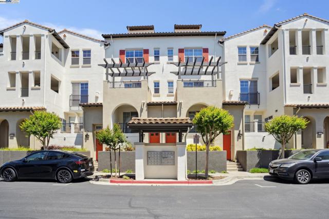 4225 Clarinbridge Cir, Dublin CA: https://media.crmls.org/mediaz/c73e7b16-4a3e-4165-ba6a-438c4e362443.jpg