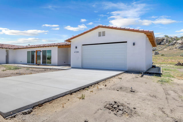 41265 Lakeshore Boulevard, Aguanga CA: https://media.crmls.org/mediaz/c73ec9cf-7805-4525-8479-5f9a61e8bfdd.jpg