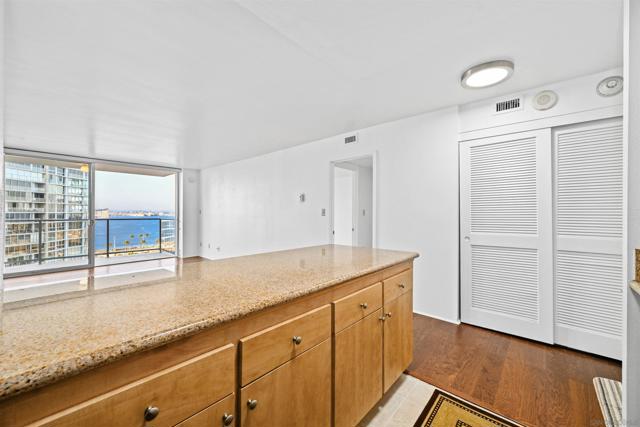 1830 Avenida Del Mundo, Coronado CA: https://media.crmls.org/mediaz/c73ecb41-d95b-4374-a331-9c47cafb761b.jpg