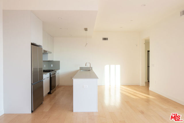 4826 Franklin Ave #3, Los Angeles, CA 90027