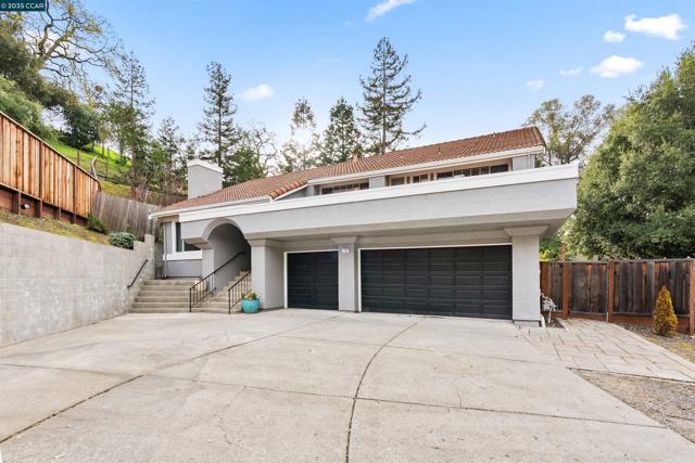 110 Costanza Drive, Martinez CA: https://media.crmls.org/mediaz/c73efe96-58fc-49db-89b9-a6150c2afb0d.jpg