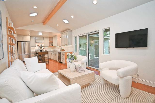 7776 Dublin Green Ct, Dublin CA: https://media.crmls.org/mediaz/c73f194c-c556-4907-8e78-1daa810924b1.jpg