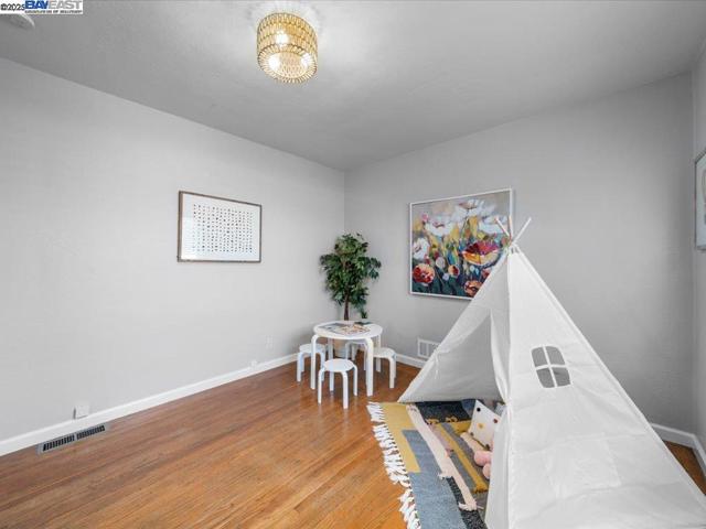 2457 San Carlos Ave, Castro Valley CA: https://media.crmls.org/mediaz/c740031f-8ba6-4f87-8b1f-cdebc627eb8b.jpg