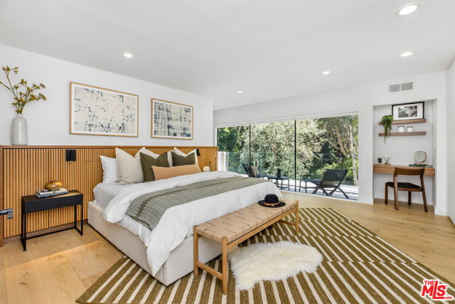 366 N Kenter Avenue, Los Angeles CA: https://media.crmls.org/mediaz/c7402ede-5c68-45e0-a458-c0eed31018ed.jpg