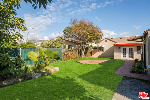 1831 N Buena Vista Street, Burbank CA: https://media.crmls.org/mediaz/c74081ee-363f-4f7a-b489-312f4f36dbb9.jpg