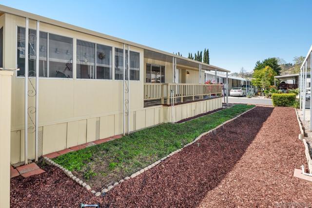 2700 Valley Parkway, Escondido CA: https://media.crmls.org/mediaz/c740a130-177d-40c6-bf80-95daef45ee7b.jpg