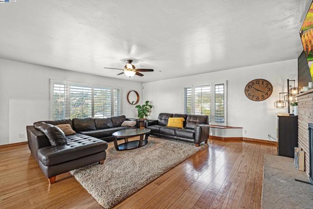 Image 12 of 60 For 1301 Juana Ave