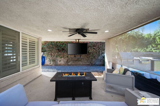 39141 Sweetwater Drive, Palm Desert CA: https://media.crmls.org/mediaz/c7413994-1e56-4777-b6c7-89bbc0e64db5.jpg