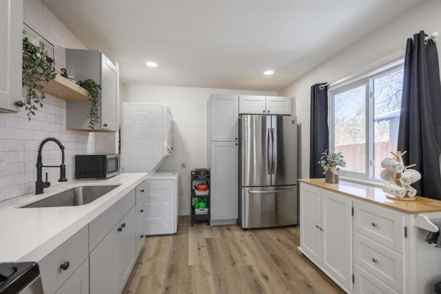 40110 Highland Road, Big Bear CA: https://media.crmls.org/mediaz/c741488f-9c0d-4c46-980e-46cd809c3f58.jpg