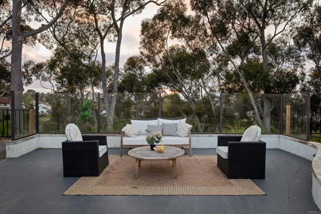 417 Santa Victoria, Solana Beach CA: https://media.crmls.org/mediaz/c7419d21-2005-4b0c-833a-85a08c83ddb6.jpg