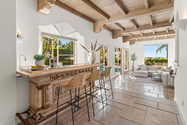 6692 La Jolla Scenic Dr S, La Jolla CA: https://media.crmls.org/mediaz/c74229fe-97e7-4c08-8c12-f98cf1095bd6.jpg