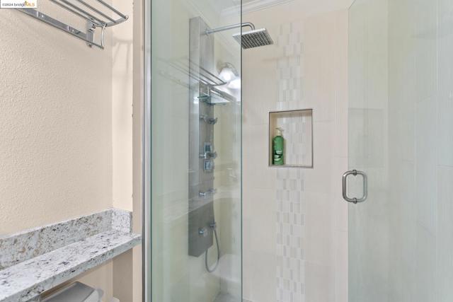 Image 17 of 29 For 2450 Bayshore Rd  Apt 7