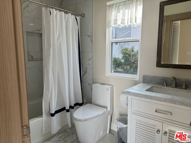 823 S Lorraine Boulevard, Los Angeles CA: https://media.crmls.org/mediaz/c742f615-5d59-4dc9-b4db-bc87f00f5155.jpg