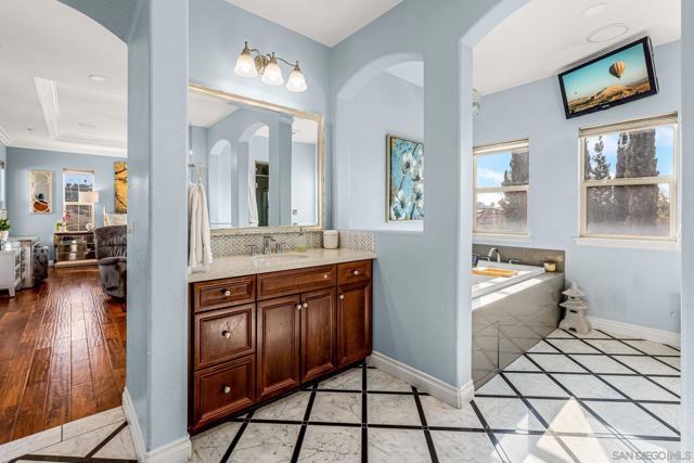 278 Avenida Loretta, Chula Vista CA: https://media.crmls.org/mediaz/c7438b97-b586-430f-8fe3-5cd84adb5f30.jpg