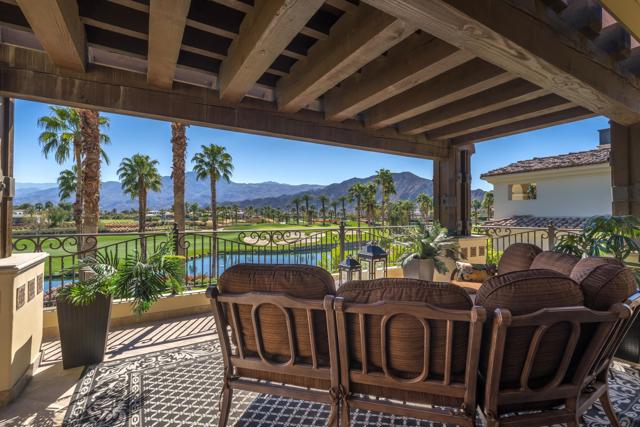 80675 Via Portofino, La Quinta CA: https://media.crmls.org/mediaz/c743d969-1a7f-4ac7-b5e6-e965bbcd9eec.jpg