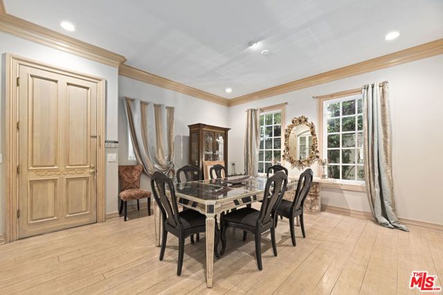 14330 Mulholland Drive, Los Angeles CA: https://media.crmls.org/mediaz/c7441073-8971-47b9-8048-08de9d77d6f9.jpg
