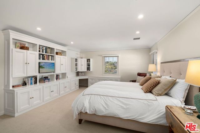 444 Loring Avenue, Los Angeles CA: https://media.crmls.org/mediaz/c7442308-eaff-415f-aba9-c43b9efa1567.jpg