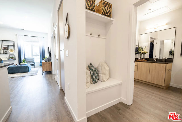 5075 Camino De La Siesta, San Diego CA: https://media.crmls.org/mediaz/c745154c-1d0b-43cb-b749-c4957ec8dbdd.jpg