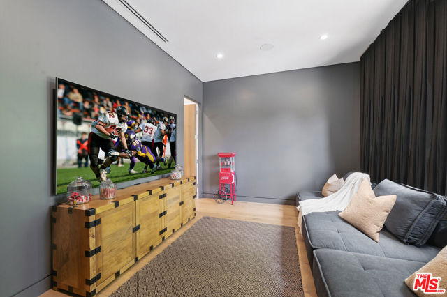 14812 Morrison Street, Sherman Oaks CA: https://media.crmls.org/mediaz/c7452fe3-3682-454e-8774-79ef322c6ab2.jpg