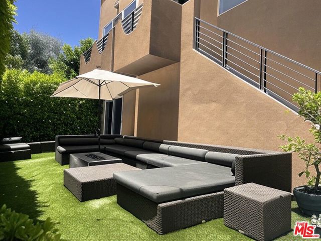 6061 Cashio Street, Los Angeles CA: https://media.crmls.org/mediaz/c745cee5-b959-422e-9f6c-63a84aa69bd8.jpg