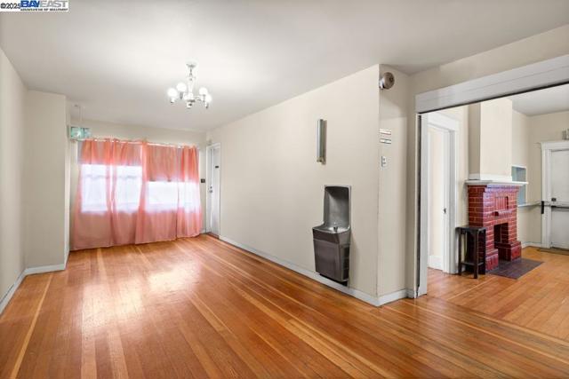 3003 School St, Oakland CA: https://media.crmls.org/mediaz/c745fa01-651e-425e-aed7-fe601784ed43.jpg