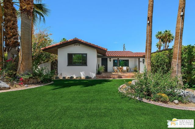 284 E Ocotillo Avenue, Palm Springs CA: https://media.crmls.org/mediaz/c7460782-b98d-4cab-a386-8ec361691266.jpg