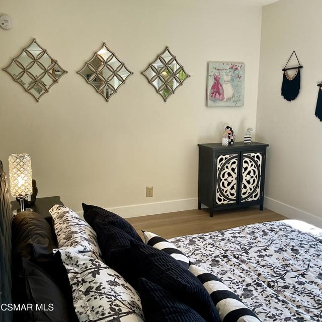 2455 Castlemont Court, Simi Valley CA: https://media.crmls.org/mediaz/c7462f20-df8b-4cf2-aeff-3460a4cf1e8f.jpg