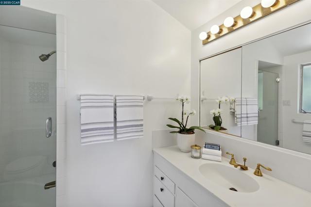 1087 Rahara Dr, Lafayette CA: https://media.crmls.org/mediaz/c7463e7c-50ba-46c7-9fea-c31ec1c1cab6.jpg