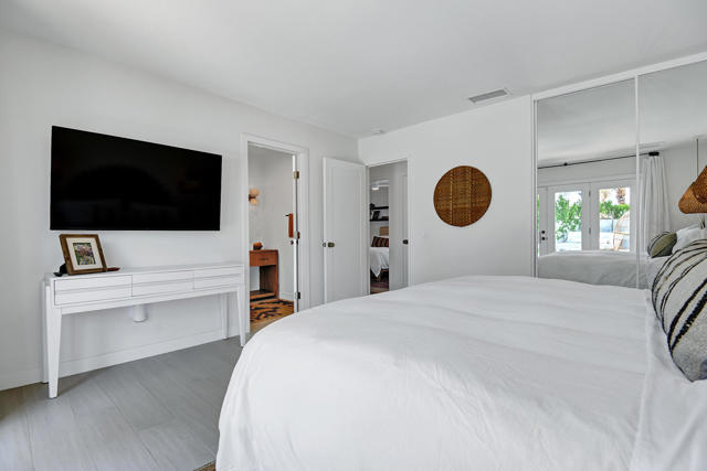 1373 E Madero Circle, Palm Springs CA: https://media.crmls.org/mediaz/c746e8da-da14-40e4-8417-37511320a010.jpg