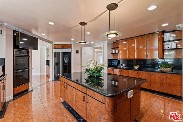 622 Roxbury Drive, Beverly Hills, California 90210, 5 Bedrooms Bedrooms, ,6 BathroomsBathrooms,Single Family Residence,For Sale,Roxbury,24428353