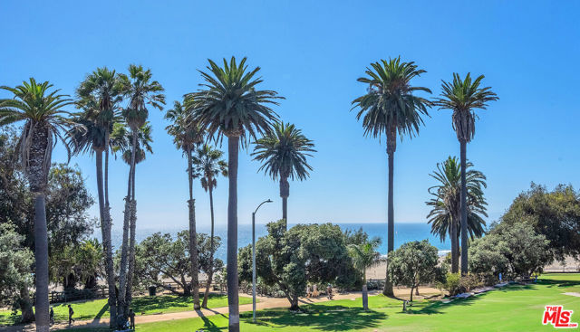 833 Ocean Avenue, Santa Monica CA: https://media.crmls.org/mediaz/c747cc62-b901-4ceb-8bf7-1f523be2e065.jpg