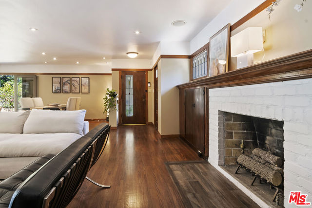 2299 Beverwil Drive, Los Angeles CA: https://media.crmls.org/mediaz/c74862ce-c190-4328-a7c3-71b3281d1790.jpg