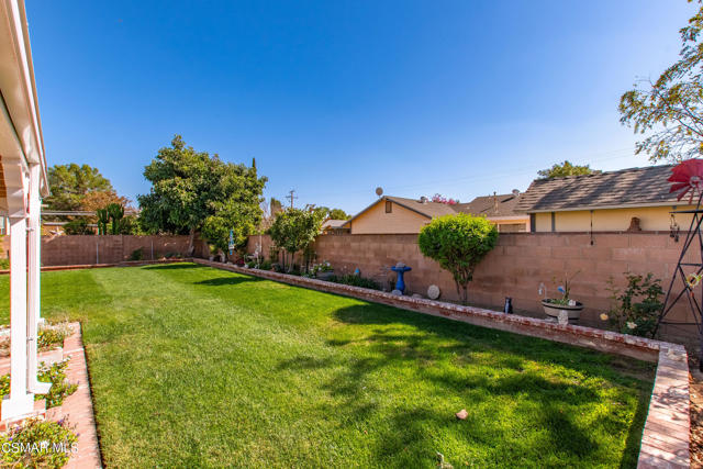 MLS 4962 Beech Ct Simi Valley i backyard