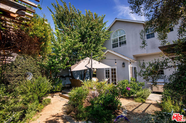 12713 Stanwood Drive, Los Angeles CA: https://media.crmls.org/mediaz/c7491486-4c18-47d9-bfc6-2773507865d5.jpg