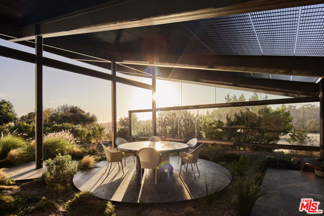 5900 Bonsall Drive, Malibu CA: https://media.crmls.org/mediaz/c749163a-b056-49a1-bb50-9e402fa2c0a5.jpg
