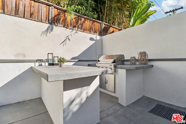 4656 Greenbush Avenue, Sherman Oaks CA: https://media.crmls.org/mediaz/c7496212-5355-4f02-b3ca-27ce7cfccb7d.jpg