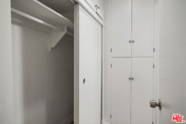 11860 Chandler Boulevard, Valley Village CA: https://media.crmls.org/mediaz/c749c497-636c-4e98-ab72-c8b1ee77b327.jpg