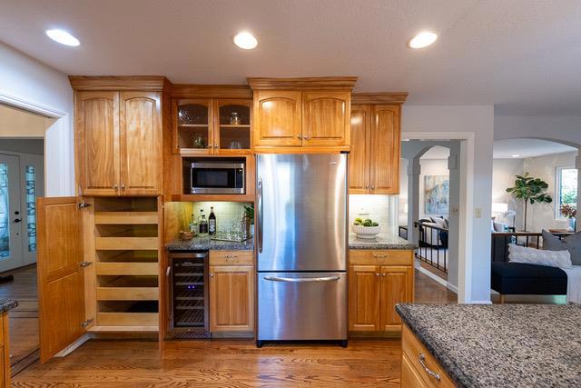 3523 Oak Drive, Menlo Park CA: https://media.crmls.org/mediaz/c74b4b85-d718-4c26-a5ab-30d9092d60b8.jpg