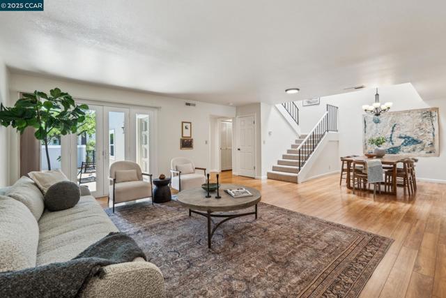 1560 Gilboa Dr, Walnut Creek CA: https://media.crmls.org/mediaz/c74b5908-0db0-402c-9e09-90184bf0822e.jpg