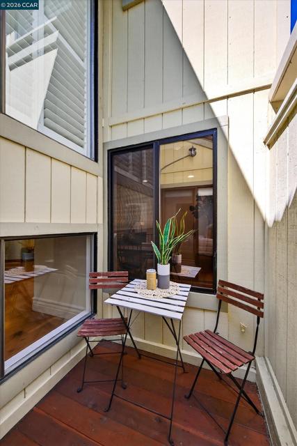 951 Redwood Dr, Danville CA: https://media.crmls.org/mediaz/c74b9536-6520-4ec0-95fa-672a709243c5.jpg