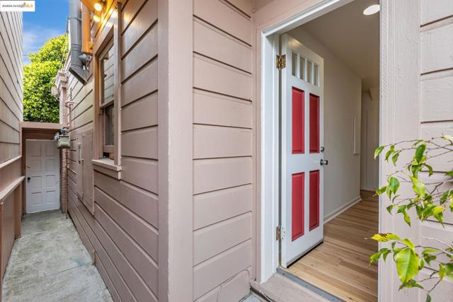 2033 Clement St, San Francisco CA: https://media.crmls.org/mediaz/c74ca02c-b194-46c4-b6bb-d82b6118c111.jpg