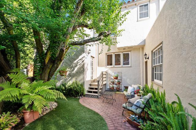 706 Edgewood Road, San Mateo CA: https://media.crmls.org/mediaz/c74d3449-0284-4b63-bbc3-b41818a4a10c.jpg