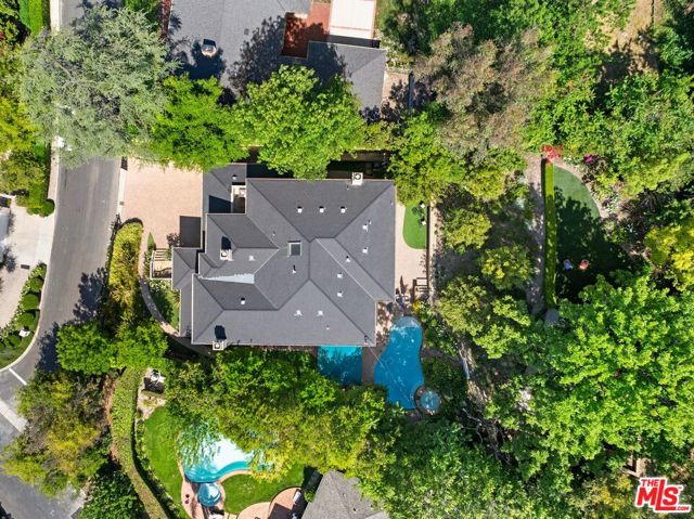 17710 Karen Drive, Encino CA: https://media.crmls.org/mediaz/c74d4e17-b4cd-40b7-ae2f-7675531f7949.jpg