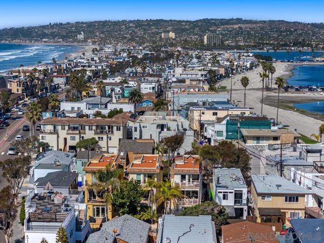 814 Kingston Ct, San Diego CA: https://media.crmls.org/mediaz/c74d6fb6-83d6-4fee-8ba0-5cb61c4a32d3.jpg