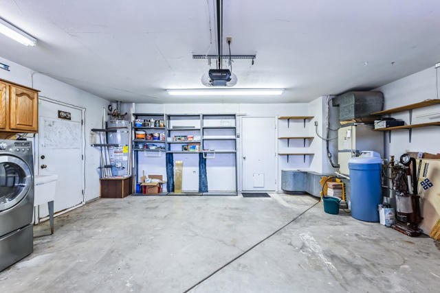 204 Fairway Drive, Needles CA: https://media.crmls.org/mediaz/c74d7450-6eff-482b-8125-52bde1655325.jpg