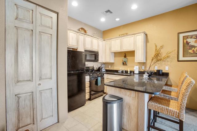 Image 16 of 35 For 50700 Santa Rosa Plaza  5